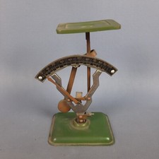 Antica bilancia per lettere in metallo verde da collezione esposizione XX Sec.