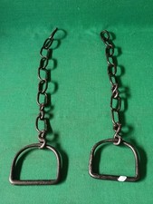 COPPIA ANTICHE STAFFE PER CAVALLO SELLA FERRO BATTUTO E FORGIATO A MANO. CW34