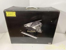 SEGA TOYS Grand Pianist Pianoforte a coda nero in miniatura scala 1/6 con alt...