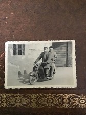 foto d'epoca due giovani italiani su vespa Sud Italia 1960