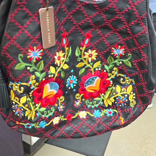 Borsa nuova con etichette