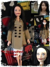 BAMBOLA HORROR PERSONALIZZATA donna con bocca a fessura quercia