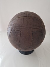 VINTAGE ANCIENT BALL THOMLINSON WITH SIX LACES AND VALVE