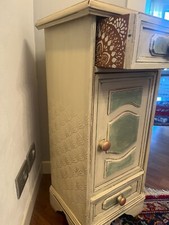 Mobiletto vintage anni '70 con cassetti e anta restaurato in stile shabby chic