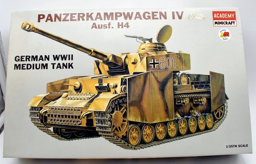 Modellino model kit montaggio