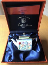 Charlotte di Vita, teiera in