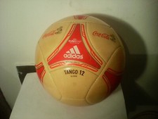 NON COMUNE ' PALLONE ' :   '  ADIDAS - COCA COLA  TANGO 12  UEFA EURO 2012  ' !