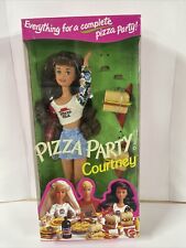 Mattel - Pizza Party (Pizza Hut) NRFB - Courtney - Modello # 12943 