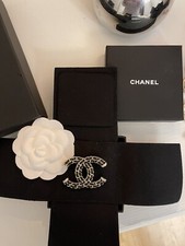 Brooch Chanel Perfect