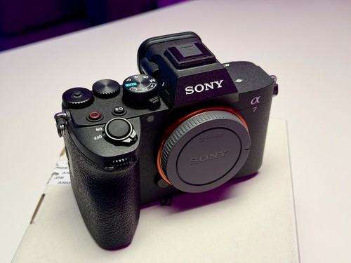 Sony come nuova ilce - a7,