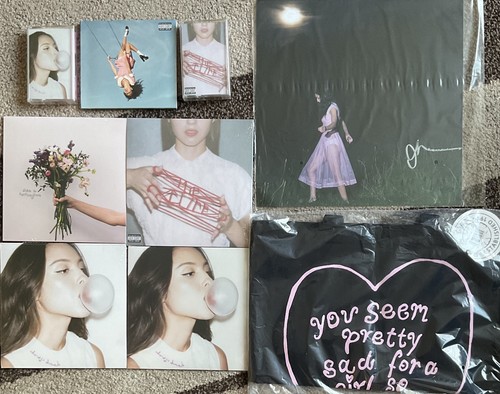 Olivia rodrigo signed art card - olivia,