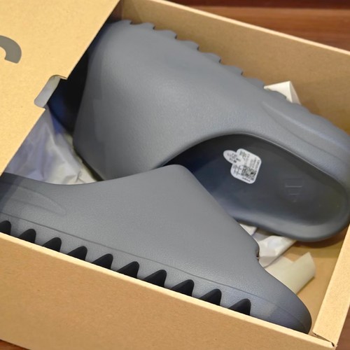 Adidas yeezy slide id4132 - adidas,