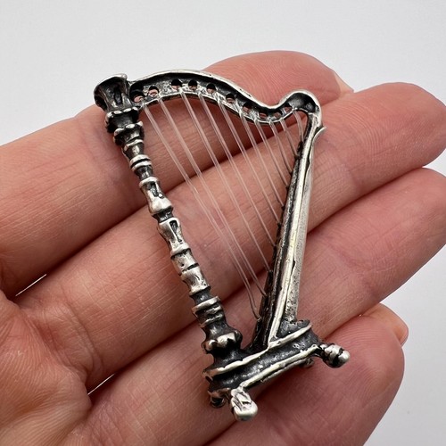 Statuina musicista arpa