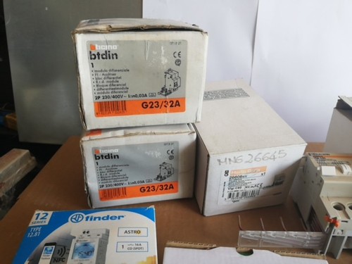 Stock materiale elettrico - materiale,