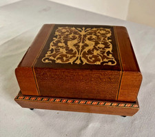 Scatola Portasigarette  in legno intarsiato stile antico secolo XX