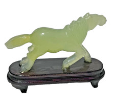 ARTE ORIENTALE CAVALLO IN GIADA NATURALE LAVORATO A MANO