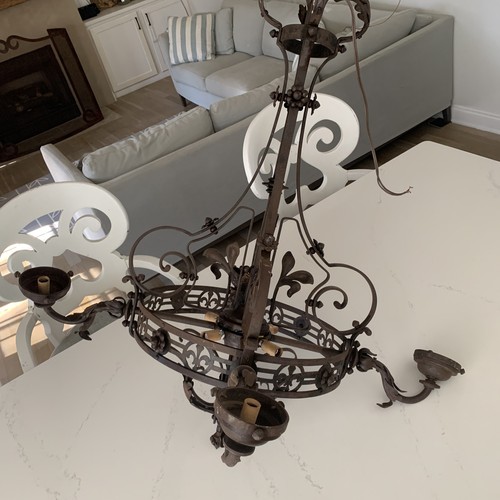 Antico lampadario gotico