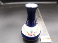 Miniatura, molto precoce (1730), vaso in porcellana Worcester, intricato dipinto a mano.