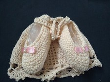 CAPPELLINO E SCARPINE BEBÉ ALL'UNCINETTO 