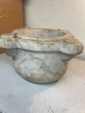 Mortaio In Pietra Antico. in marmo é antico poco rovinato ,molto particolare .