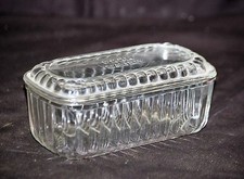 Vecchio piatto frigorifero a