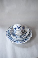 MEISSEN, set da 6 tazze, sottotazze e piatti in porcellana con decoro cipolla