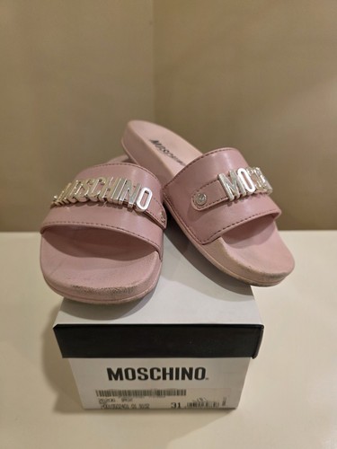 Moschino piscina slides