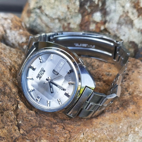 Seiko series 7019 7350 - 70, 7019-7350