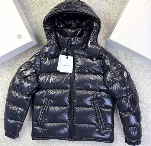 Giubbotto piumino nero con