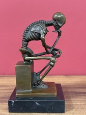 Statua teschio pensatore