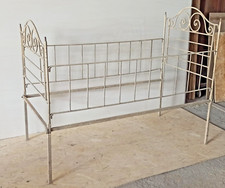 Lettino culla per bambini in ferro battuto vintage