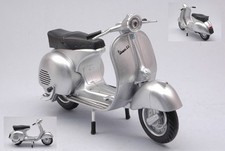 NEW RAY NY57863 VESPONE VESPA 150 GS 1956 SILVER 1:12 Modellino