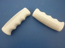 COPPIA MANOPOLE MANUBRI BICICLETTA  OLANDA -R- GRAZIELLA -SPORT- EPOCA  BIANCO