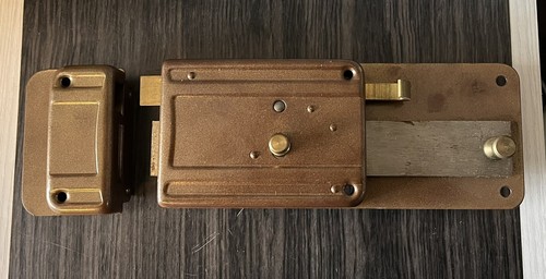 Serrature per serramenti legno