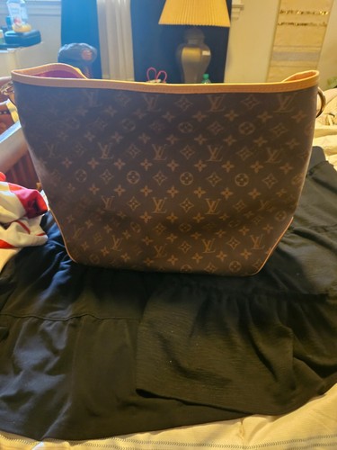 Authentic louis vuitton never - louis,