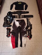 ABBIGLIAMENTO MOTOCROSS COMPLETO DI PROTEZIONI
