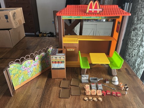 Barbie loves mcdonald 1982 - loves,