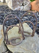 Coppia antiche staffe in ferro sella western cowboy texas vintage decoro inglese LEGGI