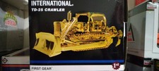 Crawler 1/25 International