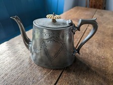 Antica teiera EPBM in rilievo