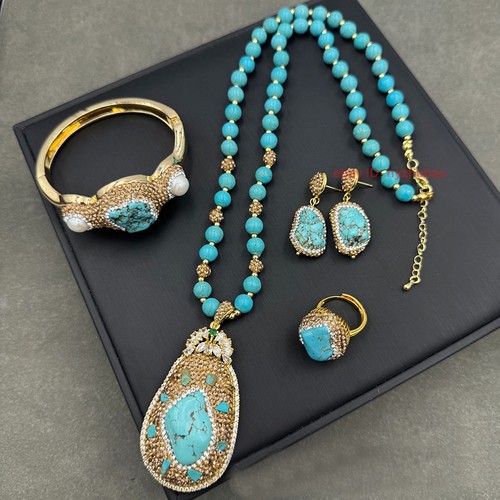 Collana con ciondolo - , stile