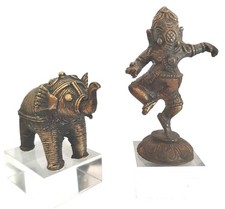 Piccole figure in bronzo arte indiana Dhokra vintage, statua elefante Ganesha danzante