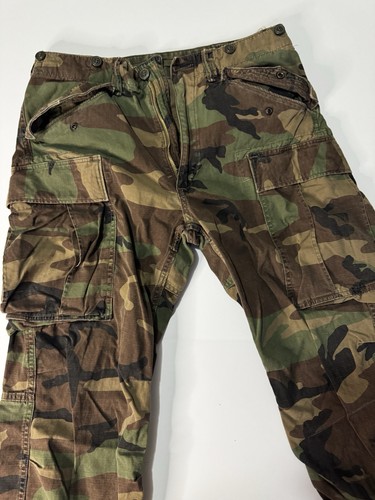 Pantaloni cargo mimetici