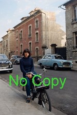VELOSOLEX ET JEUNE FILLE AVANT