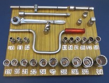 PANNELLO CON CHIAVI A BUSSOLA E ACCESSORI - STAHLVILLE ECC. - VINTAGE