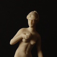 statuetta in polvere marmo extra fine lavorata a mano - di antica di Afrodite