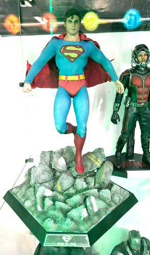 Hot toys superman exclusive - toys,