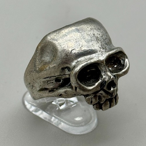 Anello argentato teschio