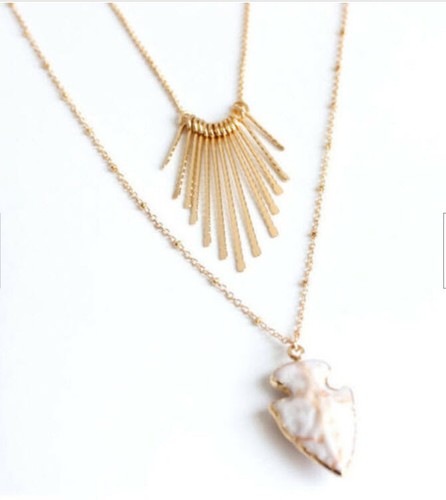 Collana con ciondolo scudo - , e