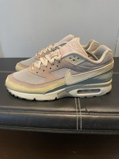 Rara 2021 nike - v, bw